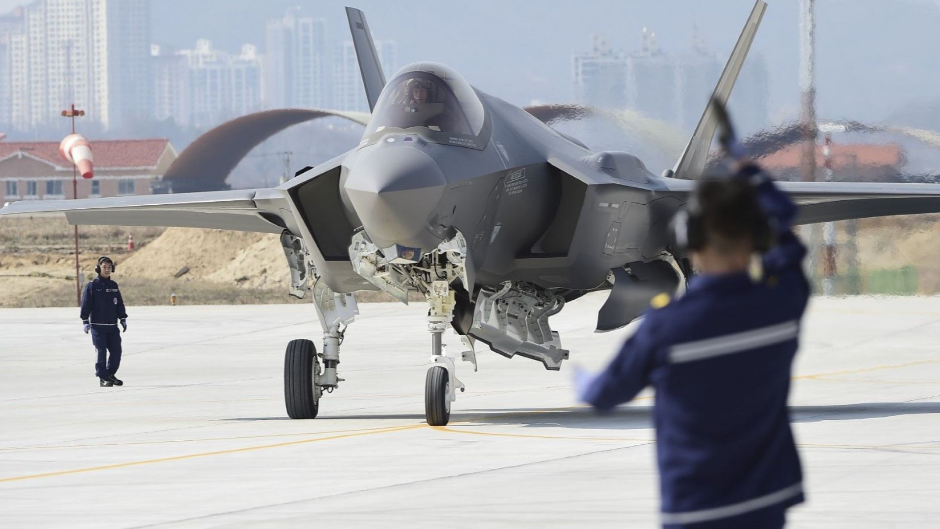 Южнокорейски военни са дали предупредителни изстрели срещу руски военни самолети