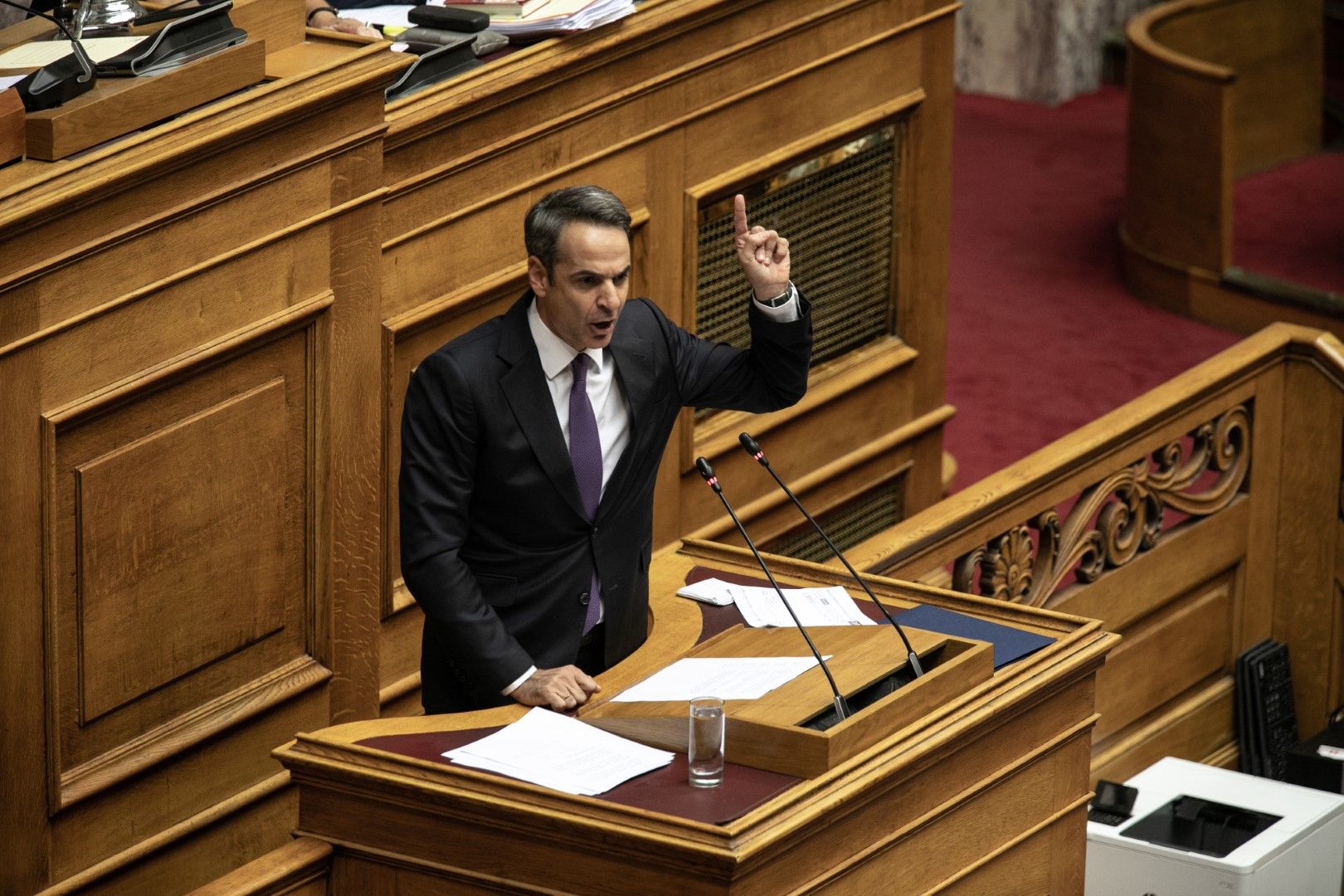 "Искам да подчертая моя ангажимент веднъж завинаги да приключим с местния, гръцки тероризъм", посочи Мицотакис