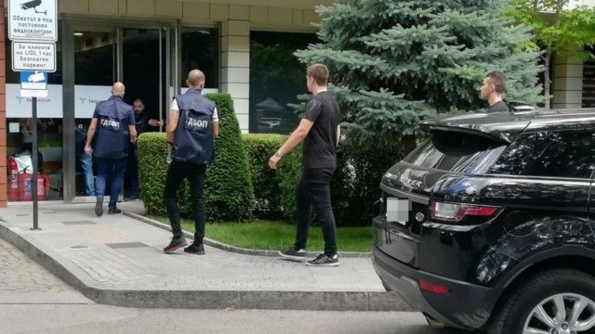 Служители на ГДБОП влязоха в офисите на фирма TAD Group