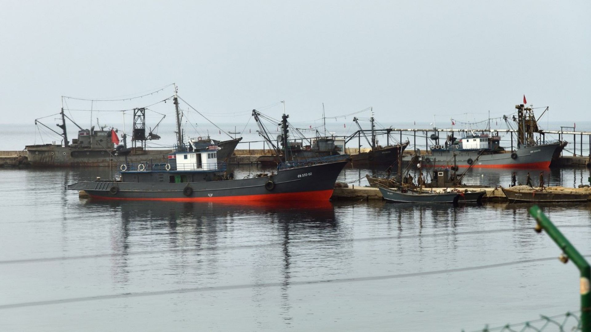 Северна Корея е задържала екипаж на плавателен съд от 15