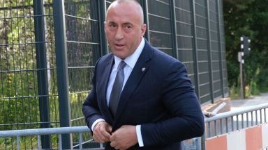 Косовският премиер в оставка мълча пред съда в Хага