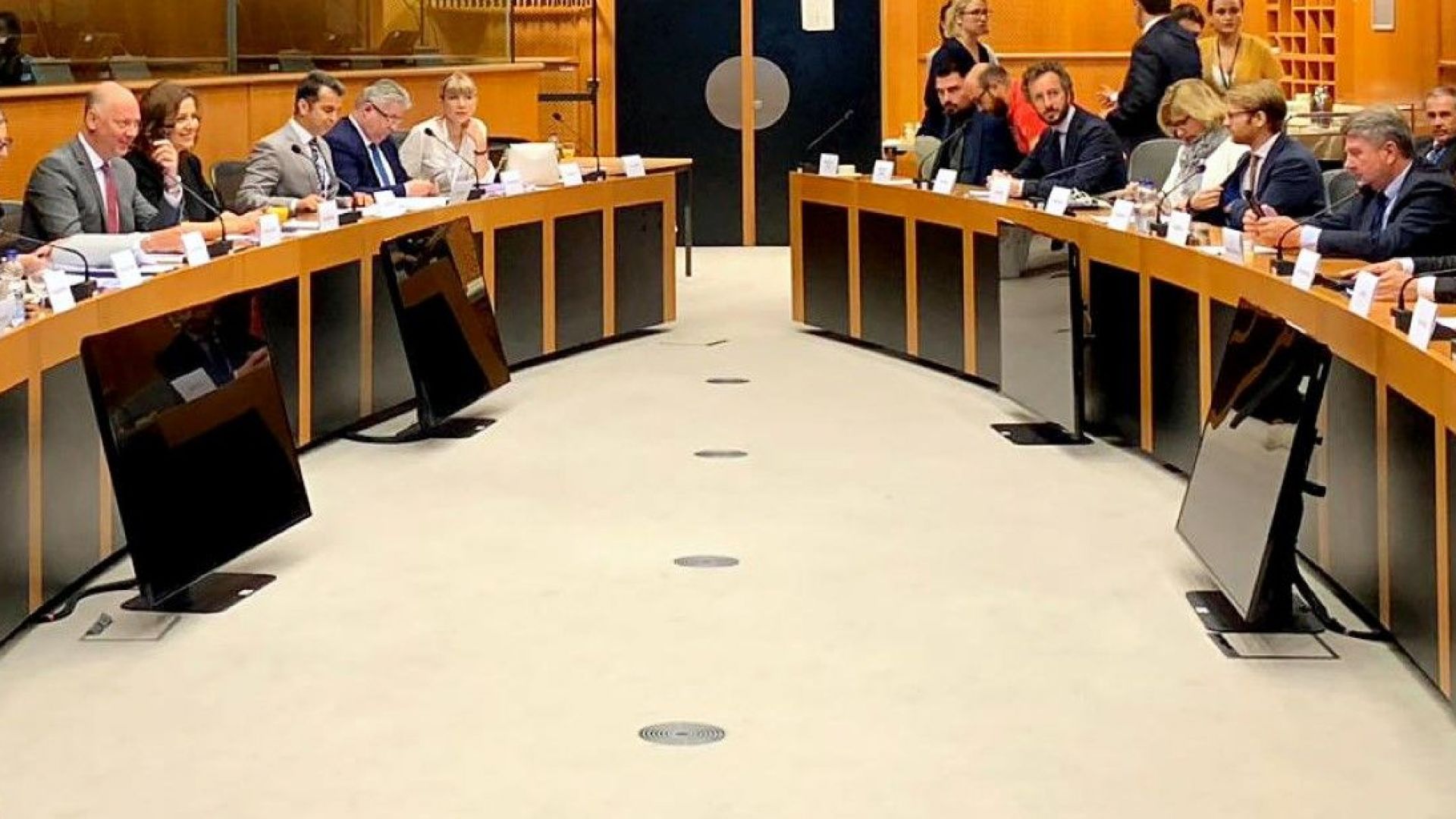 Водачите на тежкотоварни камиони ще могат да спят не повече