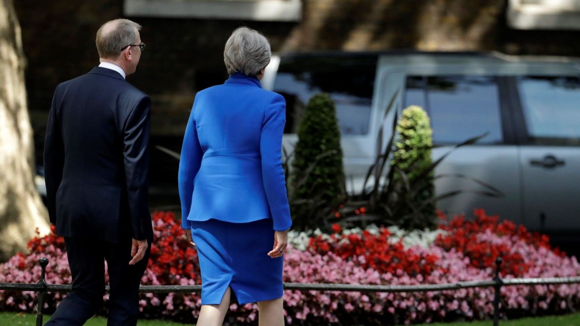 Британските депутати изпратиха на крака и с овации напускащата поста