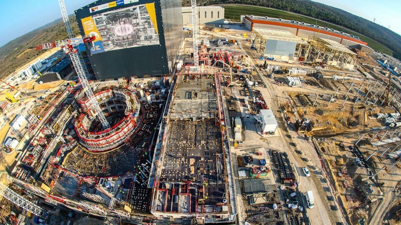 Китай изгражда на най-голямата в света инсталация за термоядрен синтез
