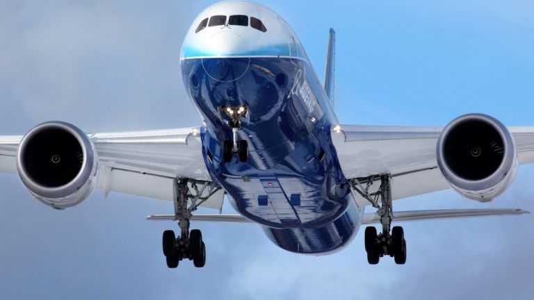 В САЩ забраниха внасянето на някои макбуци в самолети, били опасни