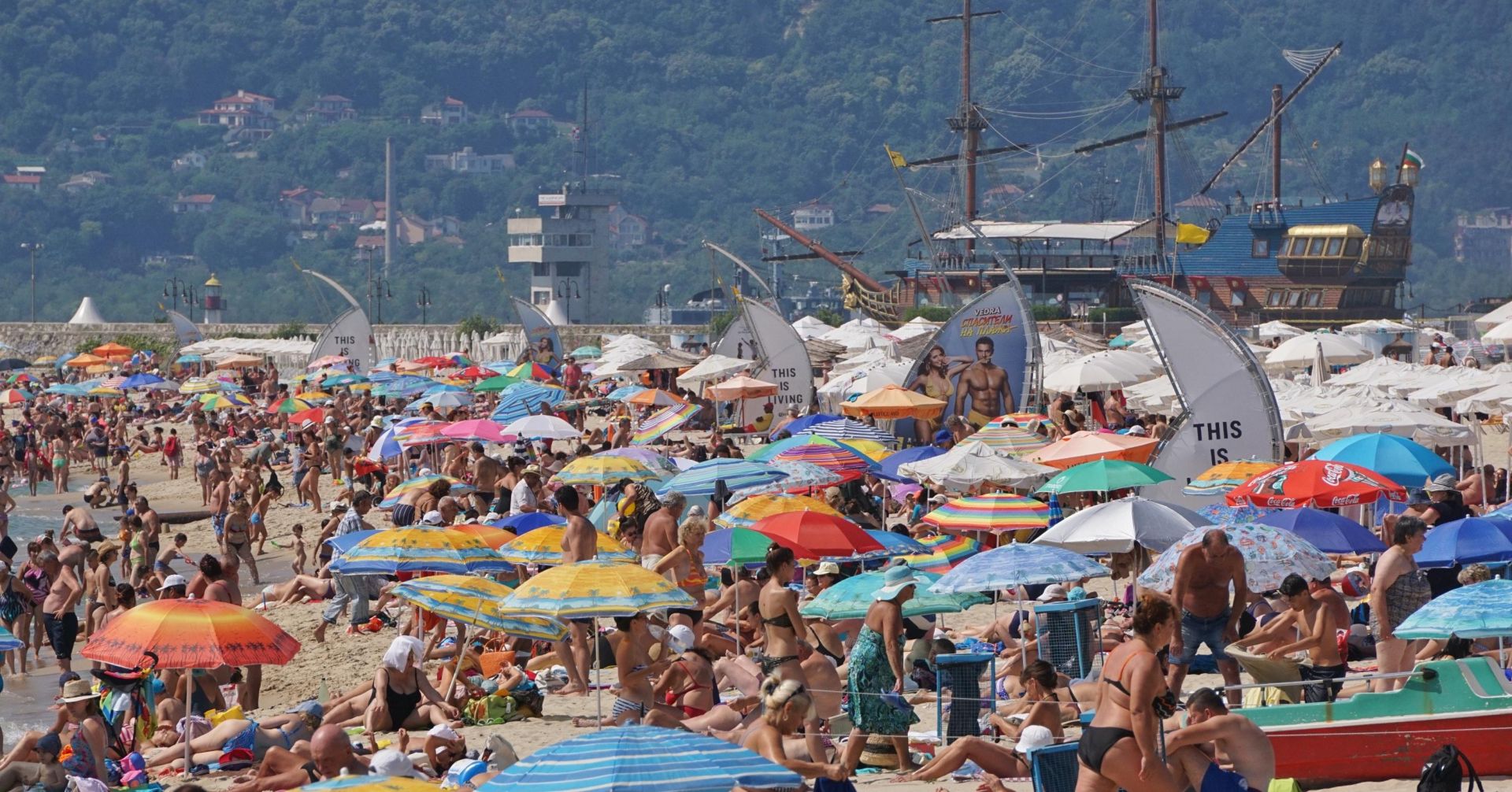 Български туристи препълниха по-малките курортни градчета по Южното Черноморие
