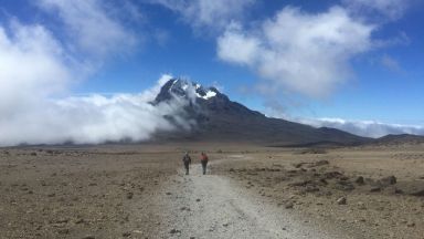 89-годишна американка изкачи Килиманджаро и стана най-възрастният човек, покорил върха