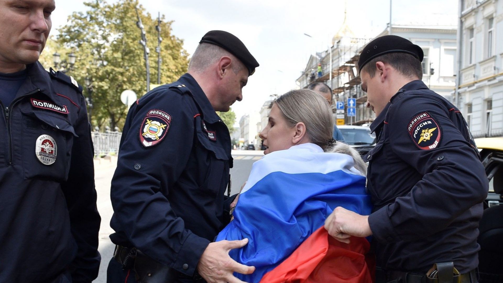 Задържаха опозиционни активисти при протест в Москва 