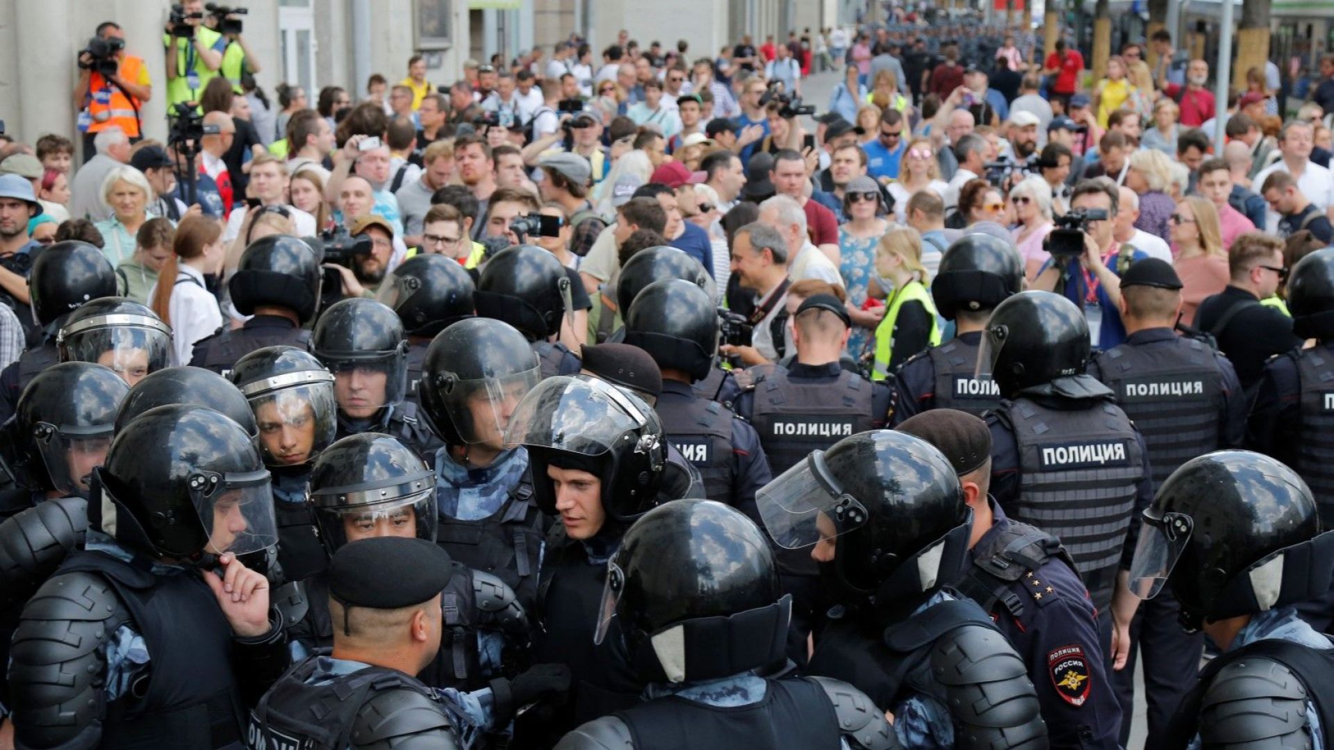 Осем души арестувани на шествие в Москва