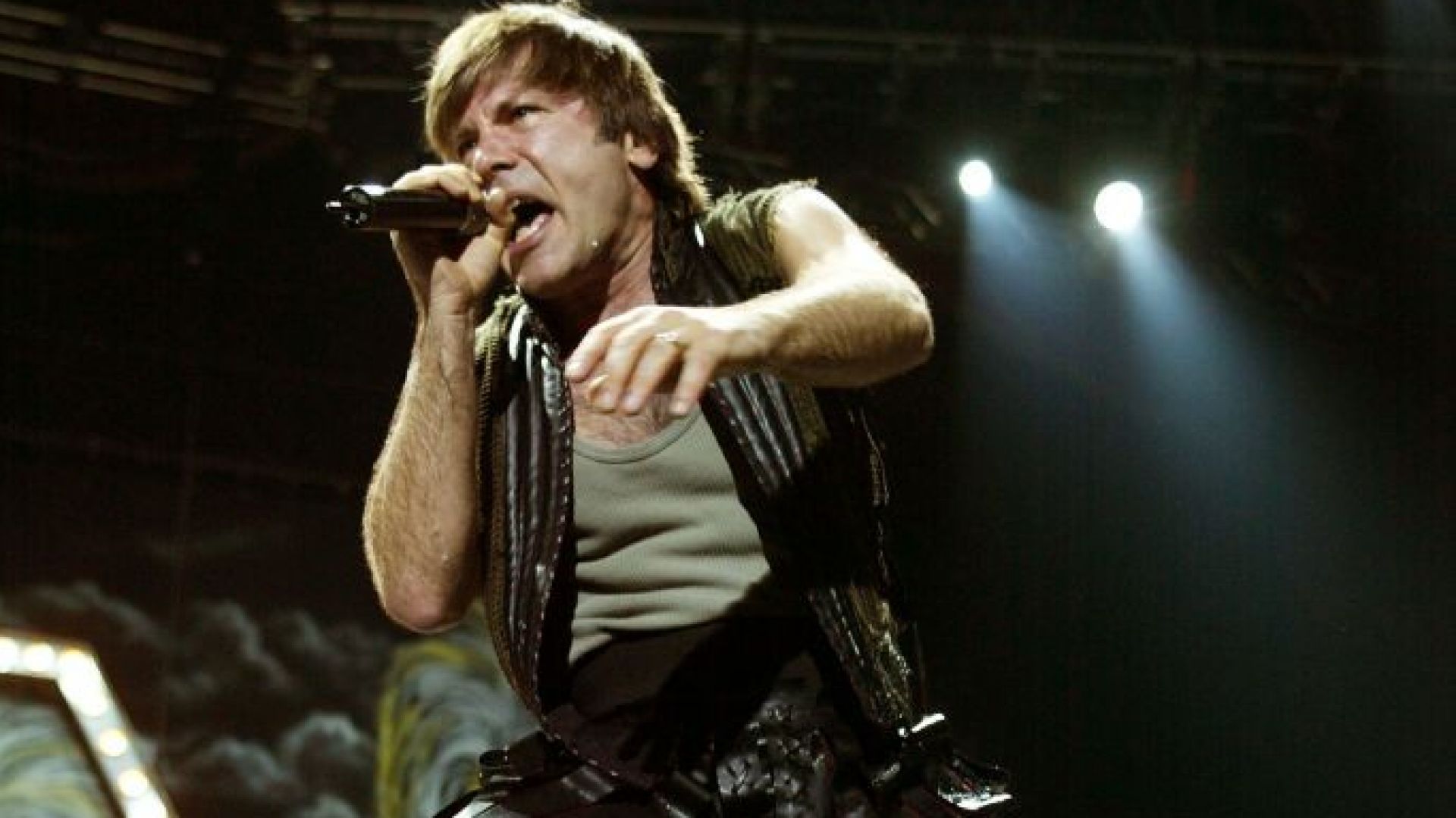 Брус Дикинсън от Iron Maiden на самостоятелно турне