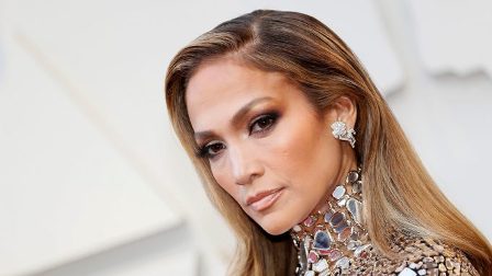 Дженифър Лопес с главна роля в "The Godmother"