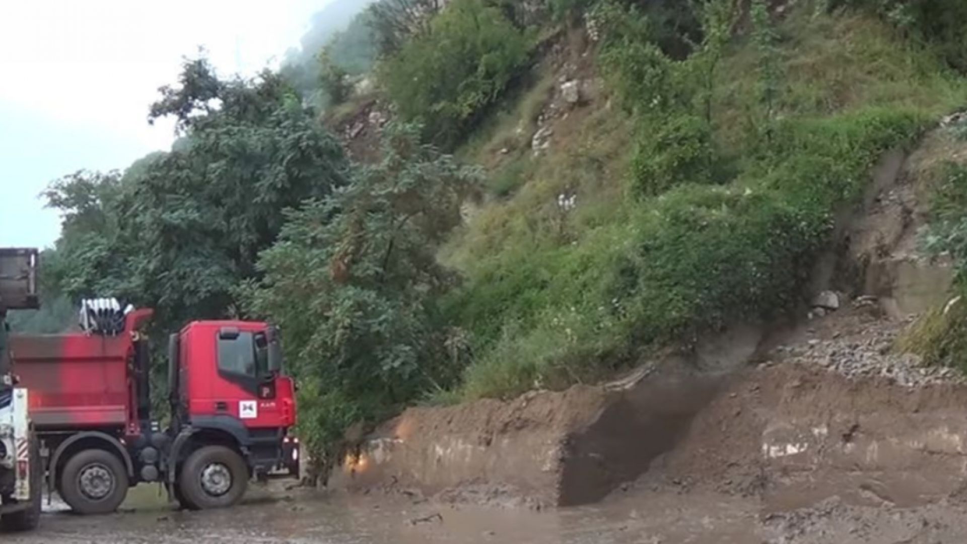 Временно движението по път I 1 Симитли Кресна от км