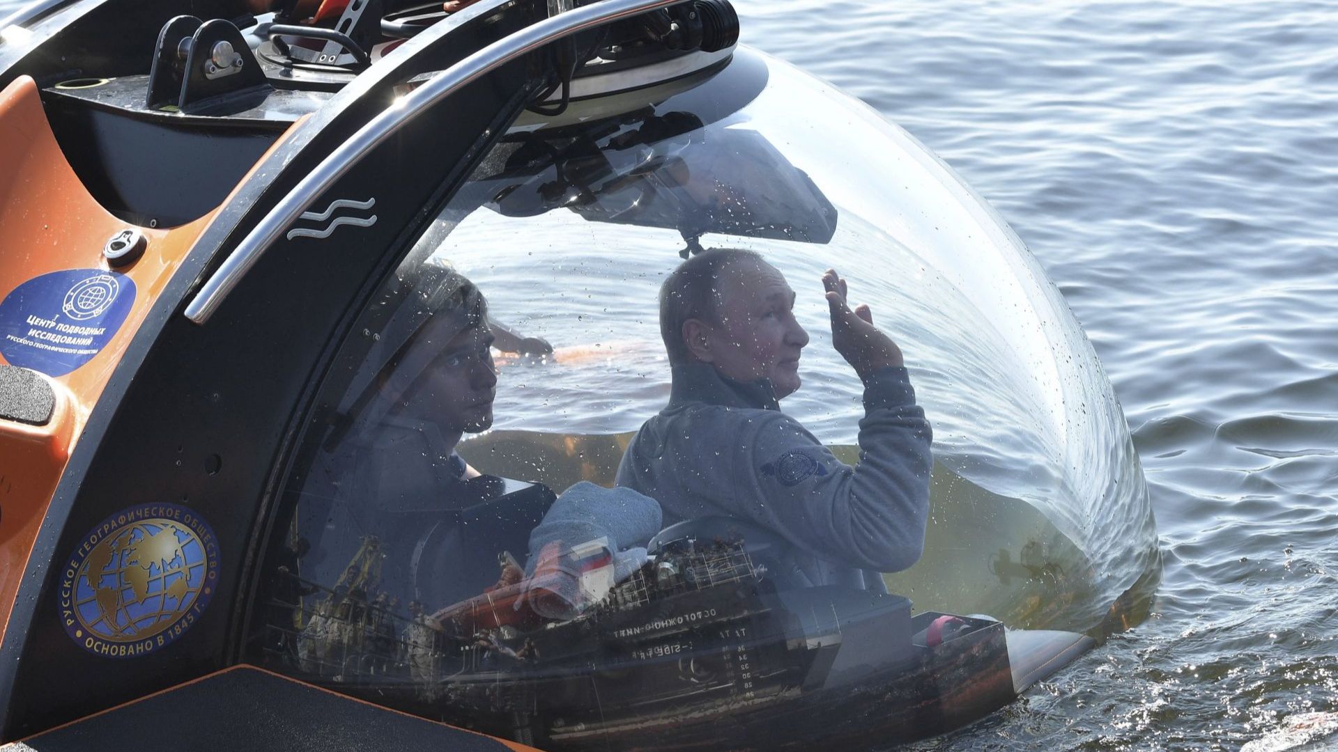 Путин слезе с батискаф на дъното на Финския залив 