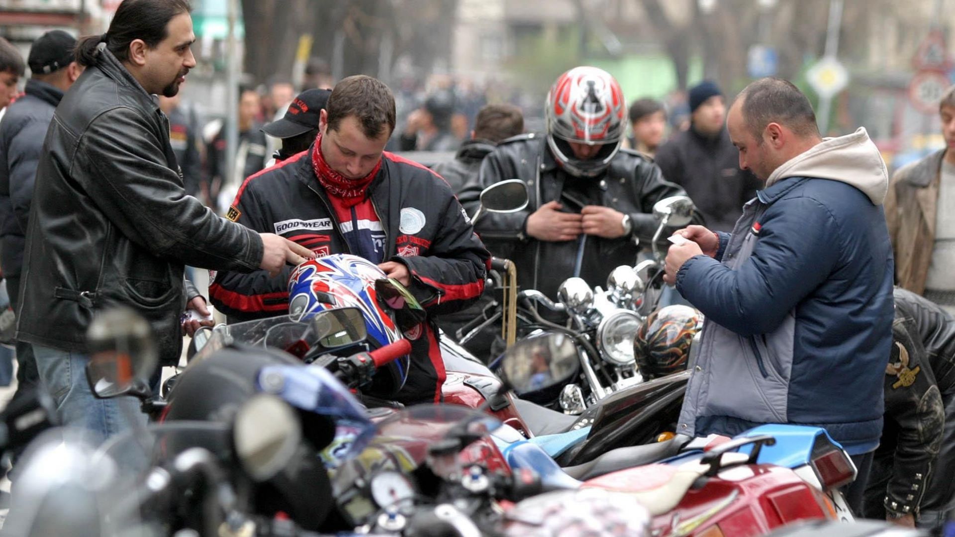 Първият по рода си авто мото фестивал събира любители с бензин