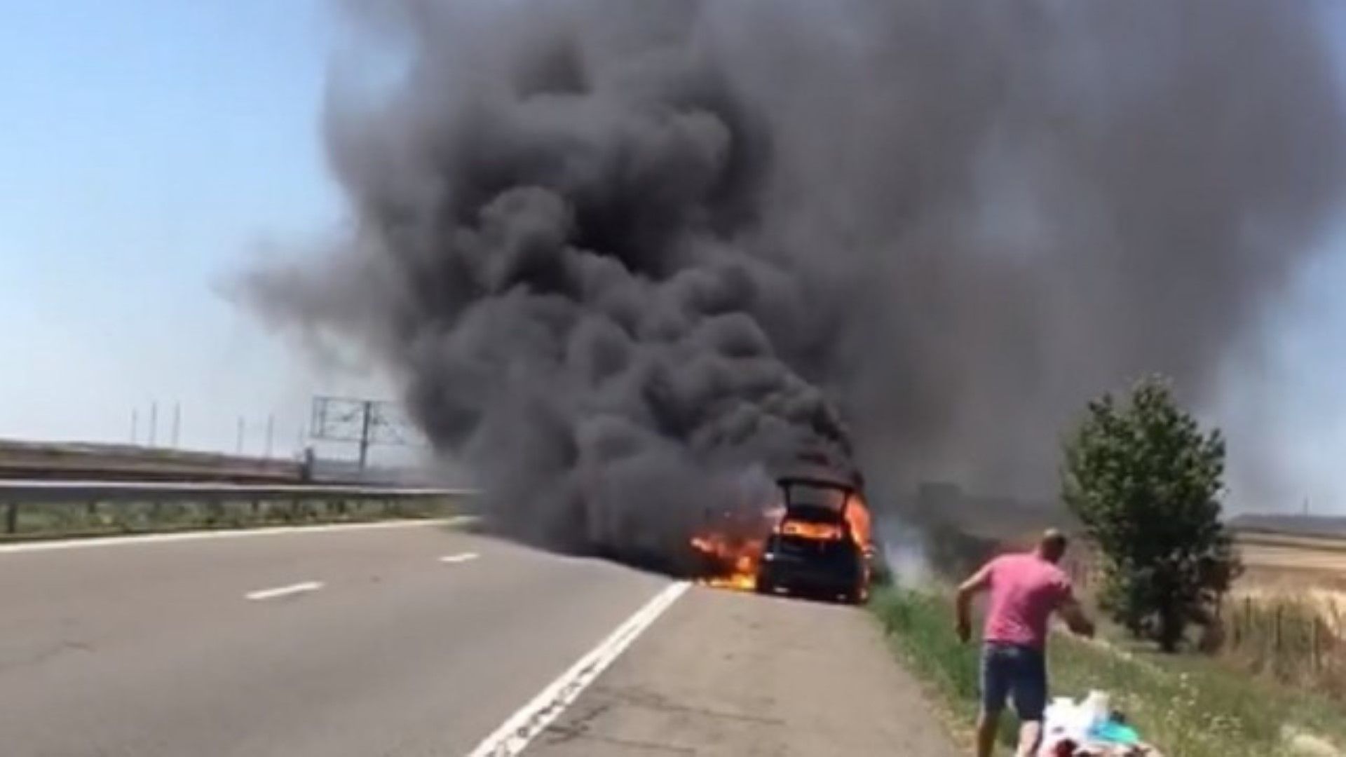 Кола се запали на изхода на Бургас на магистрала Тракия