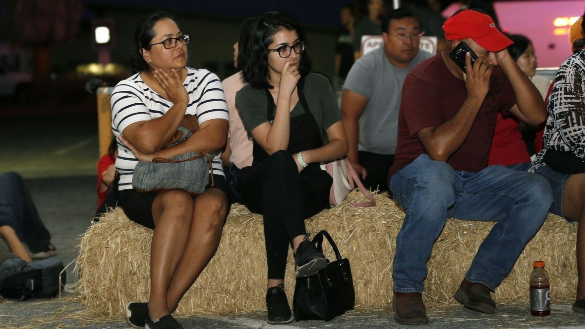 Трима души бяха убити а 12 ранени в стрелбата по