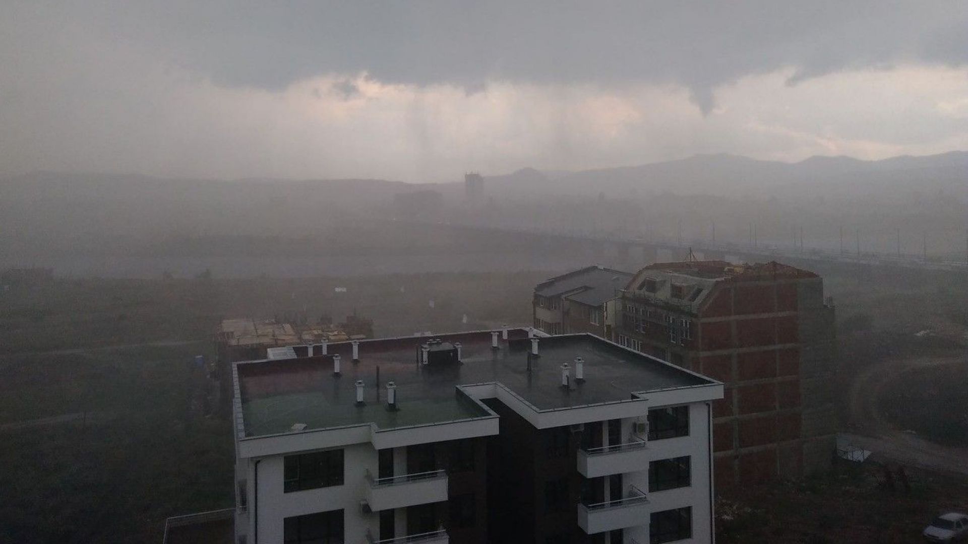 Силна буря с градушка се разрази над Кърджали За по малко