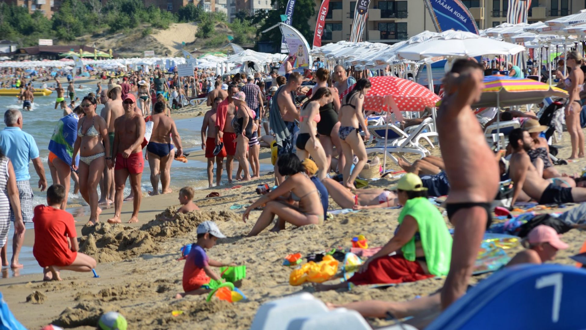 Правителството и бизнесът се разбраха на 1 юни да стартира