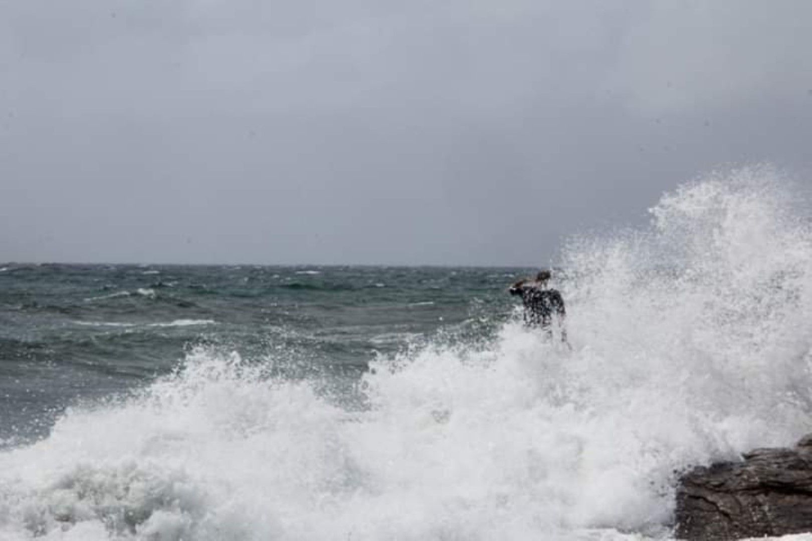 Снимки от френското крайбрежие: Волфганг предизвика неколкометрови вълни