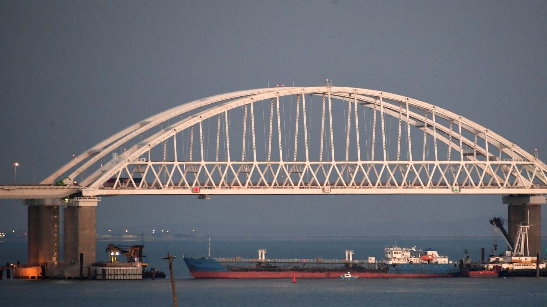 Съд в Украйна одобри днес задържането на руски танкер от