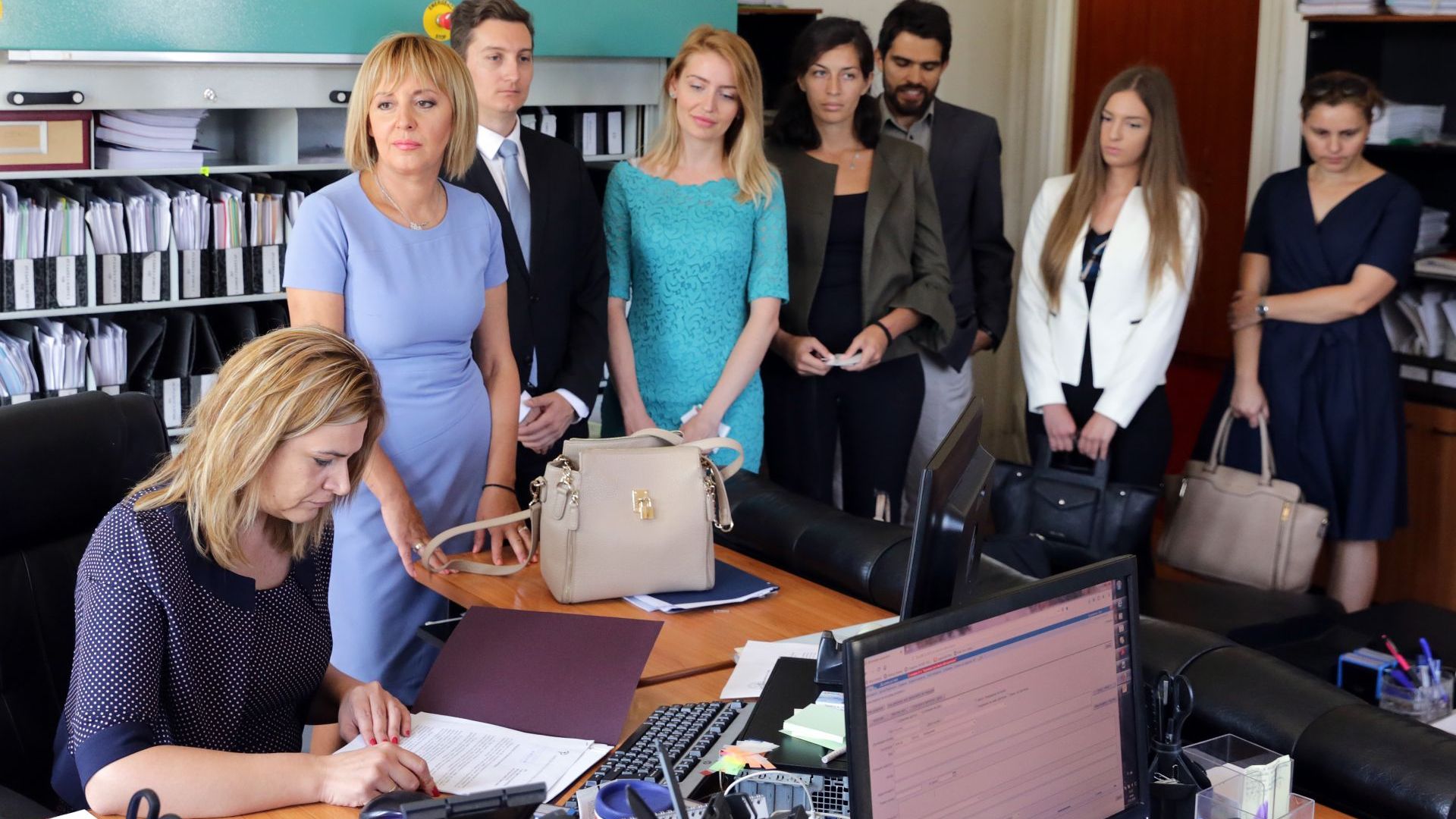 Мая Манолова внесе в деловодството на Народното събрание Закон за