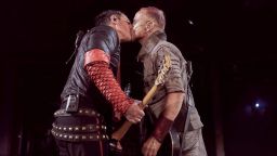 Rammstein: Целувката на протеста (снимки)
