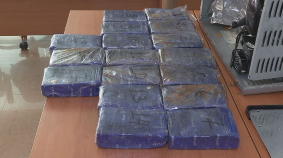 В хладилната чанта са били укрити 17 пакета с хероин