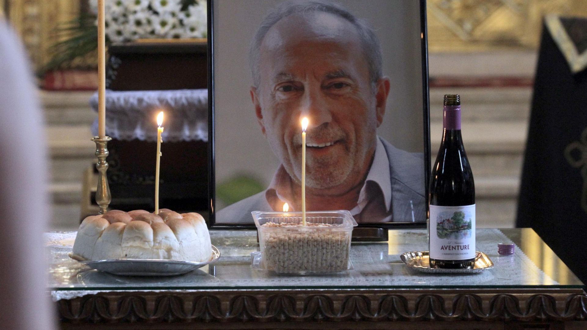 Виж още Почина политологът Алекс Алексиев