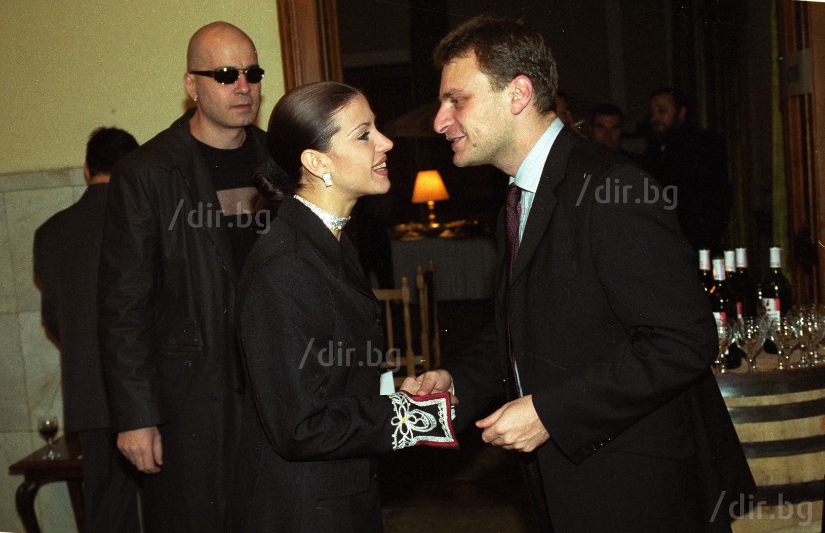 Слави Трифонова и определаната като голямата му любов Магдалена Ангелова на рожден ден на Петък Курумбашев през 2001 г.