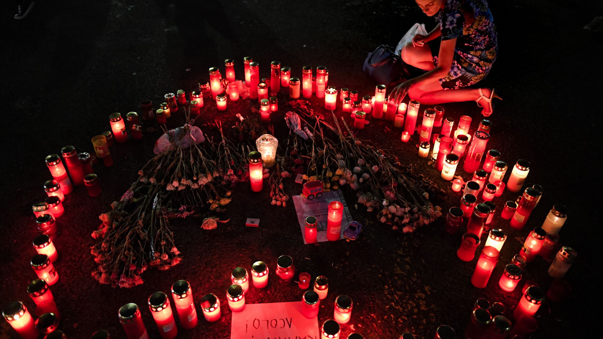 Множество румънци се събраха днес пред сградата на министерството на