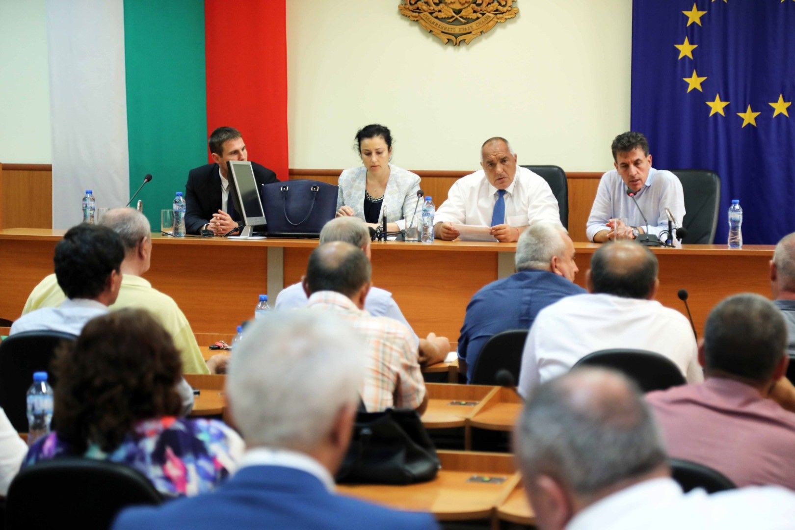 Премиерът Бойко Борисов и министърът на земеделието, храните и горите Десислава Танева, проведоха среща в Община Пазарджик заради африканската чума по свинете, 2 август 2019