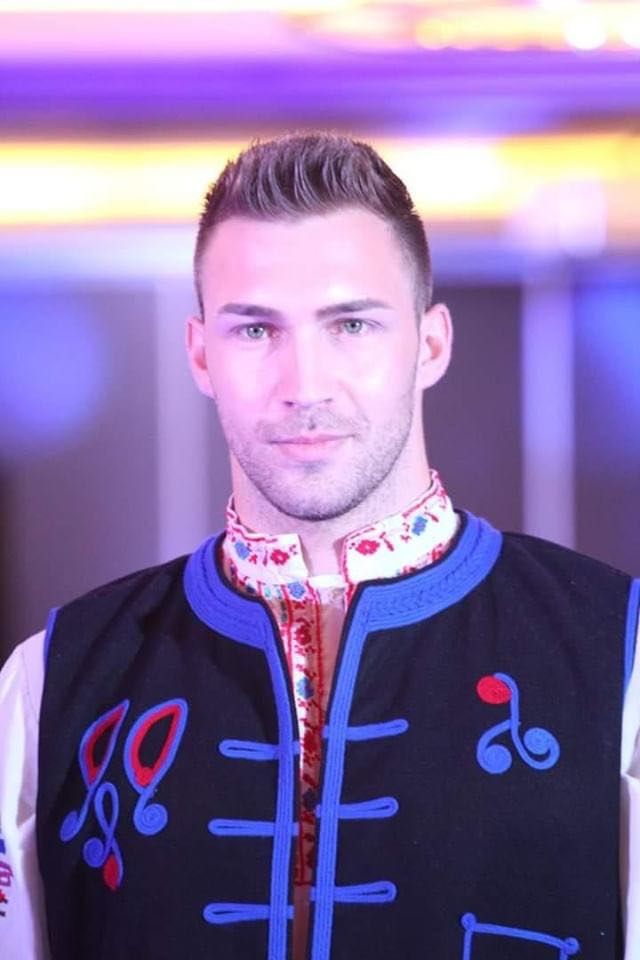 "Мистър Свят 2019" - кръг с национални костюми, Даниел е с носия от Ансамбъл Българе