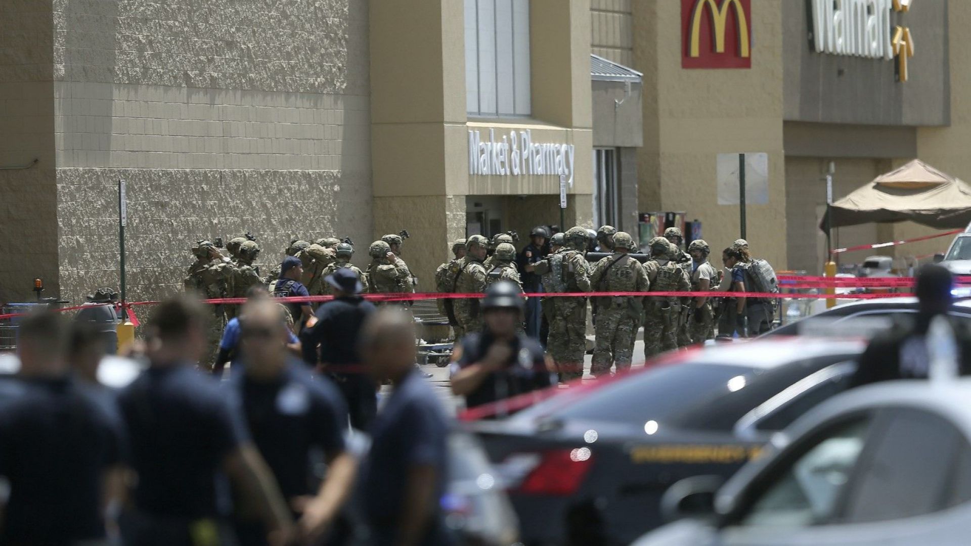 Двадесет души загинаха и 26 бяха ранени при стрелба в