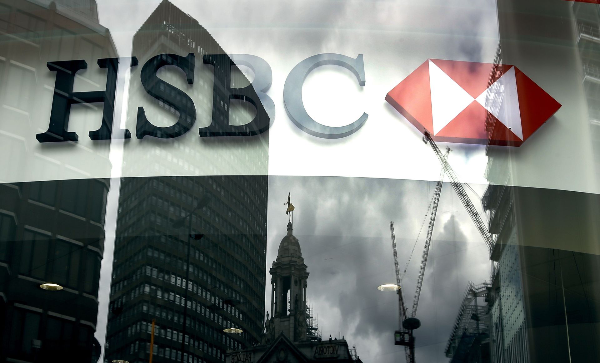 HSBC евакуира отдела си за проучвания и част от отдела за борсова търговия заради коронавируса