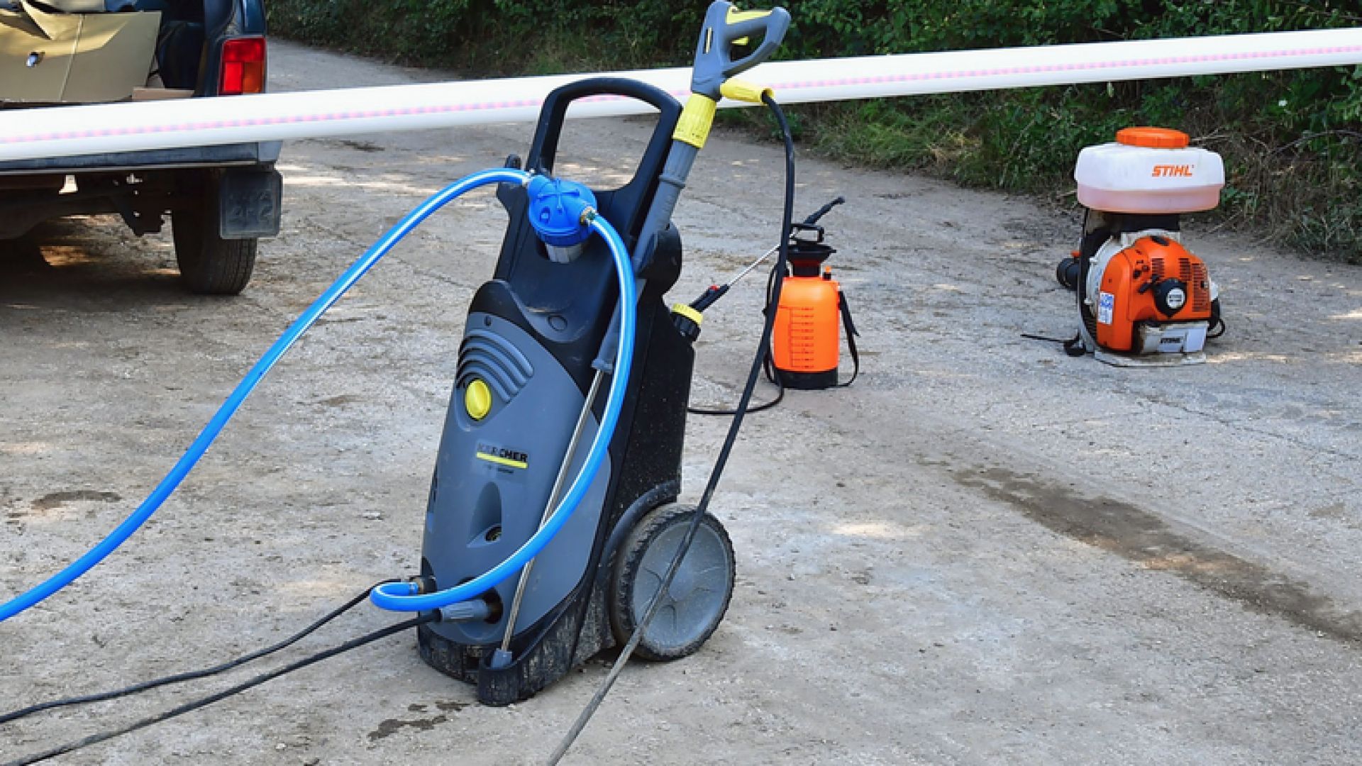 Дезинфекцията на пътищата и отбивките за отдих за предотвратяване разпространението