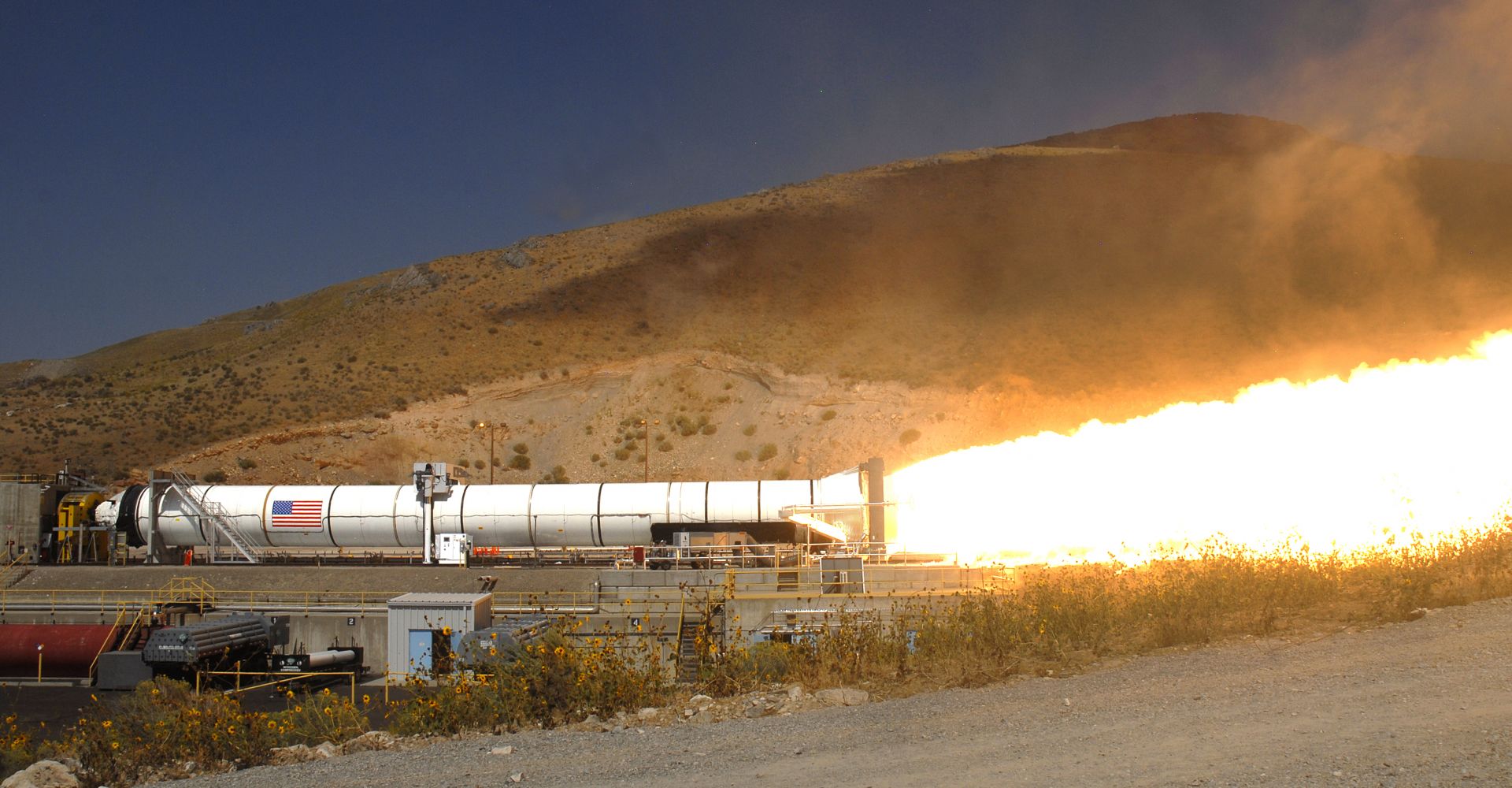 Тест на спомагателната ракета на SLS