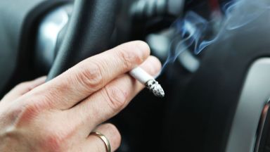 Глоба до 3000 евро за шофьори-пушачи в Гърция