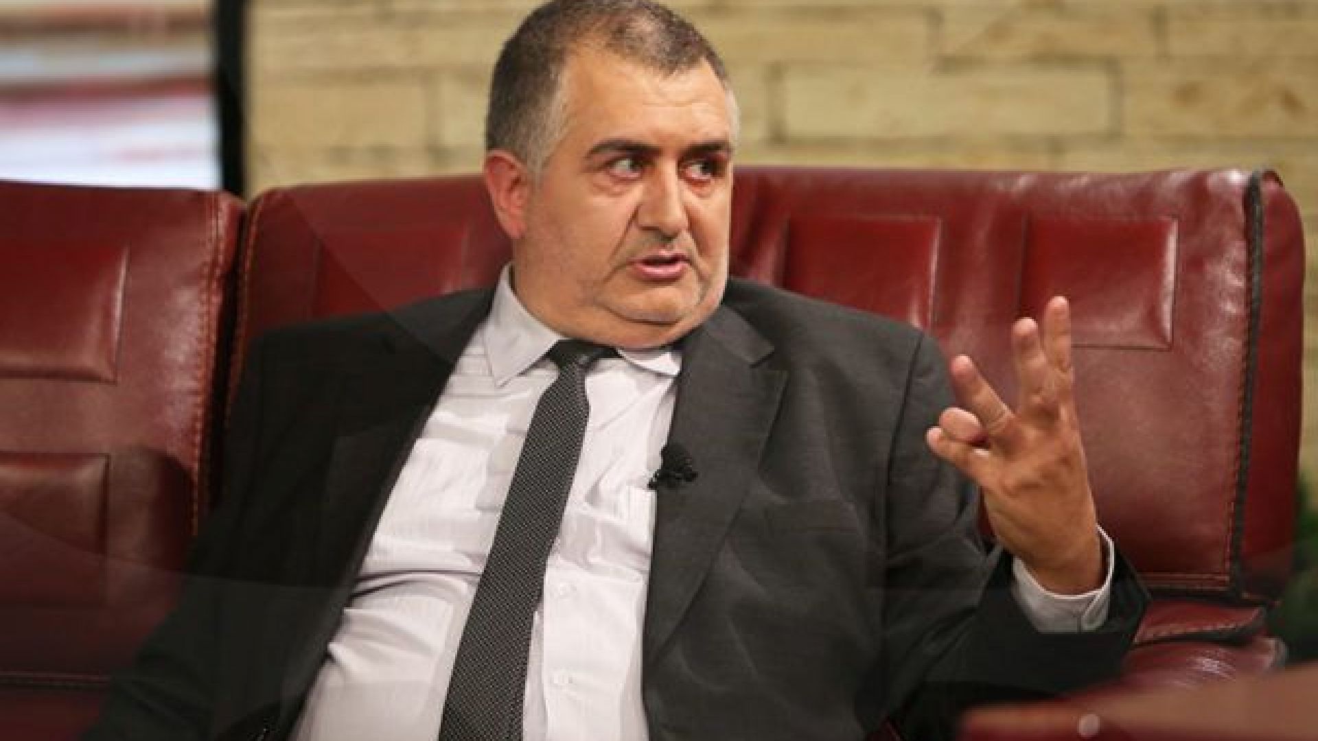 Баща се бори двете му деца да не бъдат върнати