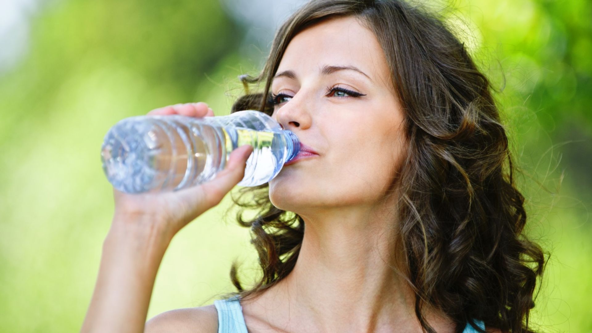 Пийте поне 2 литра вода на ден в жегите!