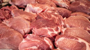 Китай вади 10 000 тона замразено свинско месо от стратегическите си резерви