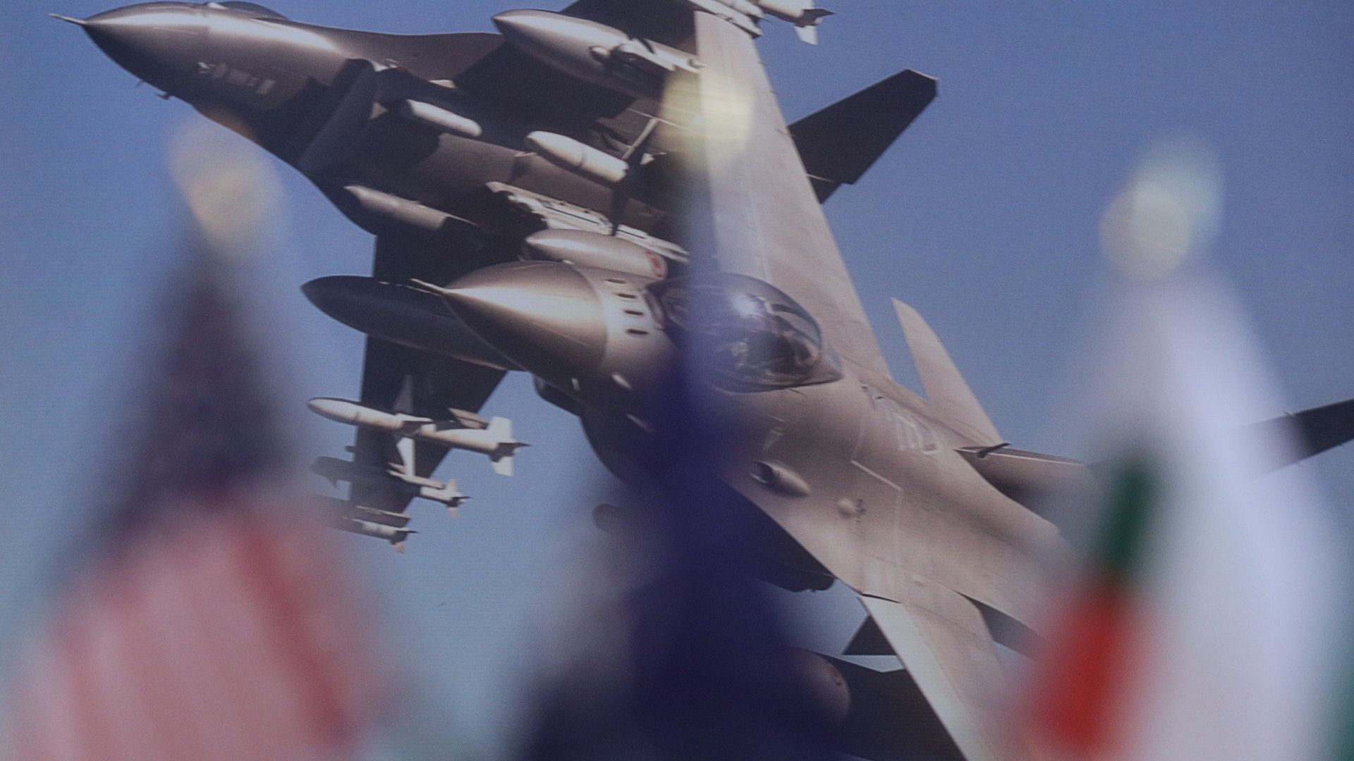 България ще получи допълнително въоръжение за F-16 