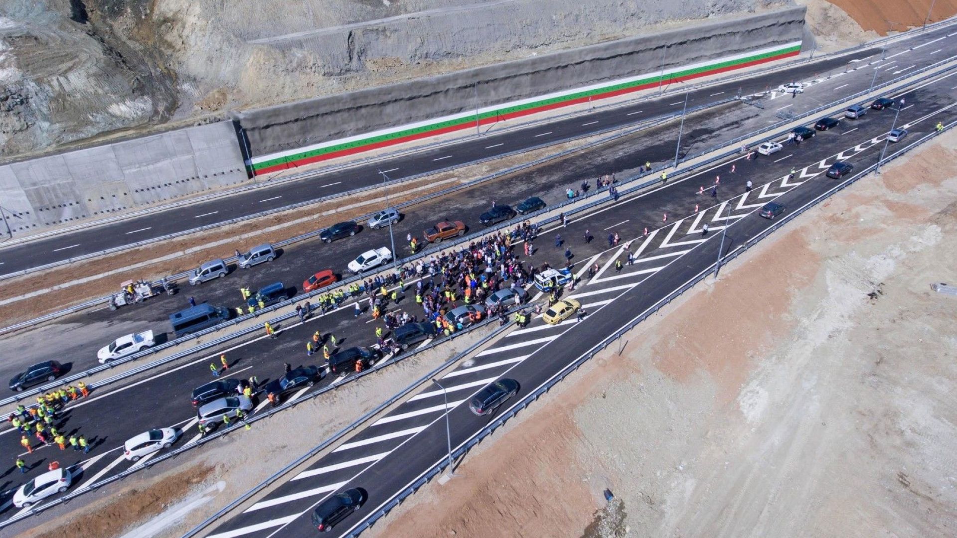 Правителството отпуска 741 073 600 лева от държавния бюджет за