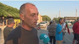 Десетки стопани блокираха пътя към авиобаза "Безмер"