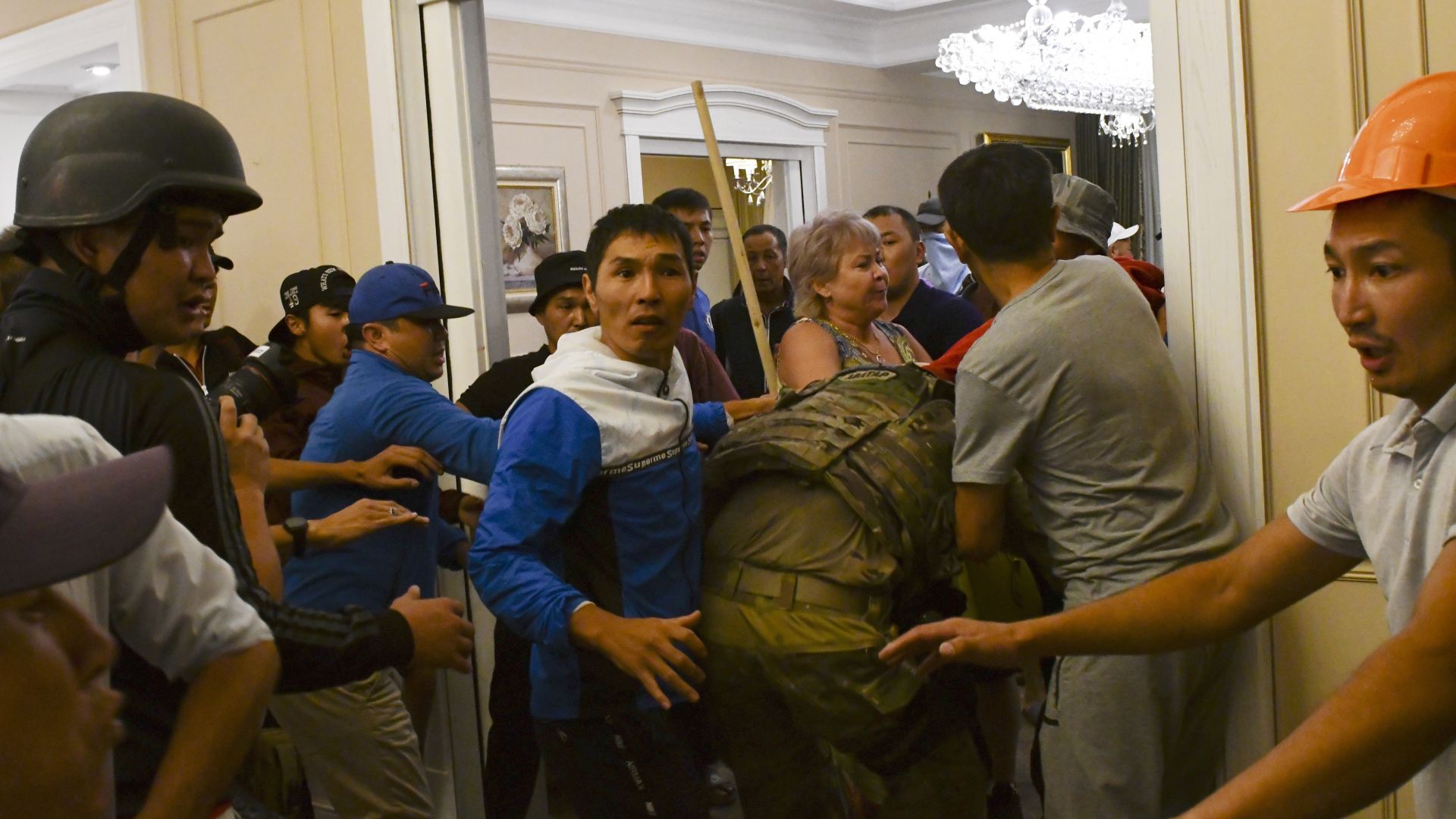 Виж още Убит командос и 36 ранени при неуспешна операция