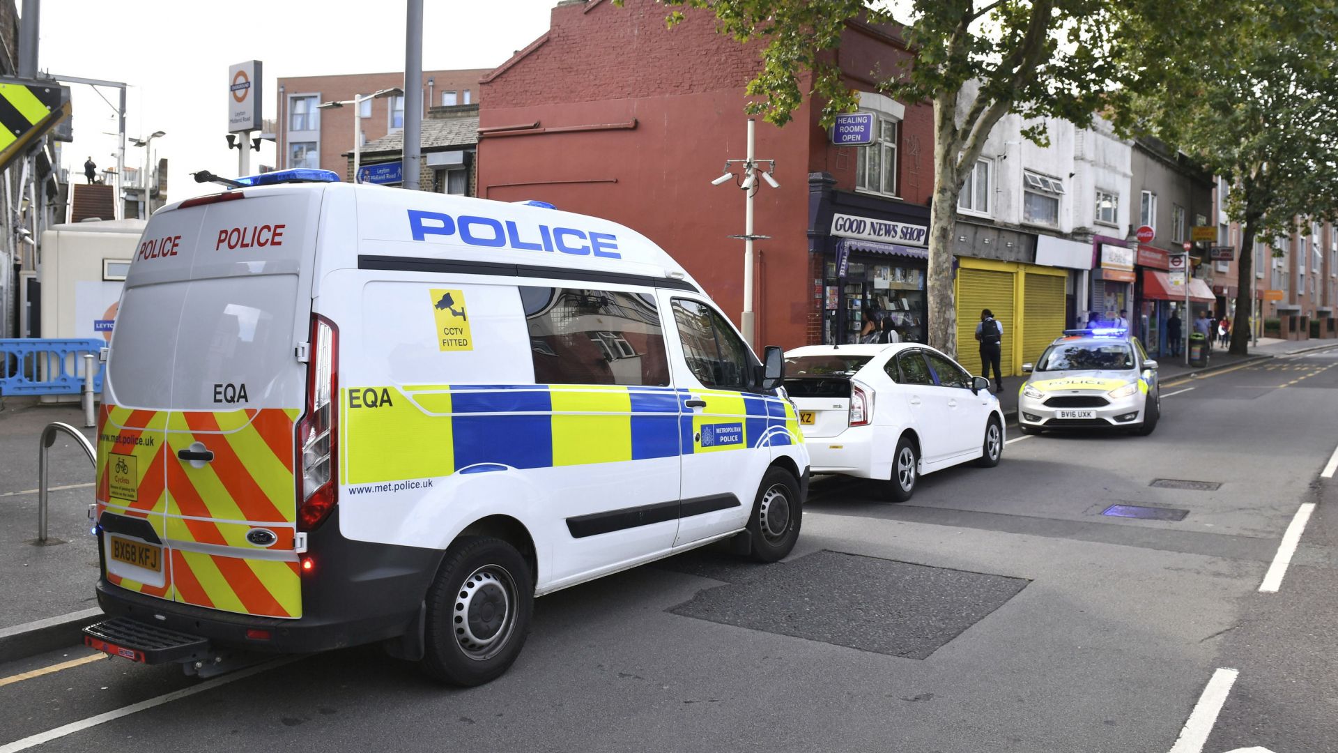 Полицай беше тежко ранен в Лондон след като беше нападнат