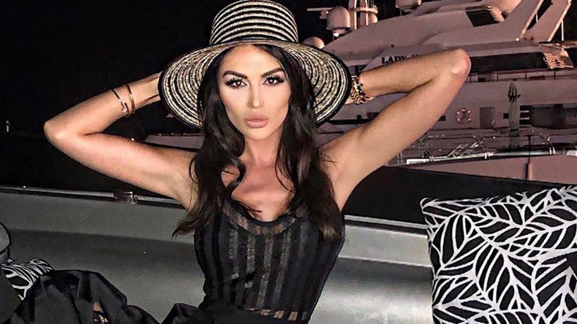 Домът на плеймейтката и модел Моника Валериева е бил обран