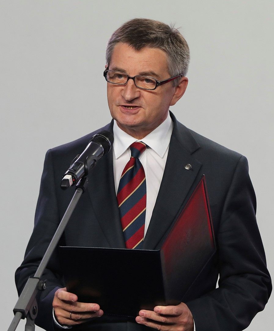 Председателят на полския парламент Марек Кухчински обяви, че подава оставка