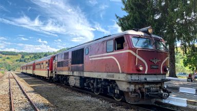 По чудо пътнически влак не излезе от релси на гара