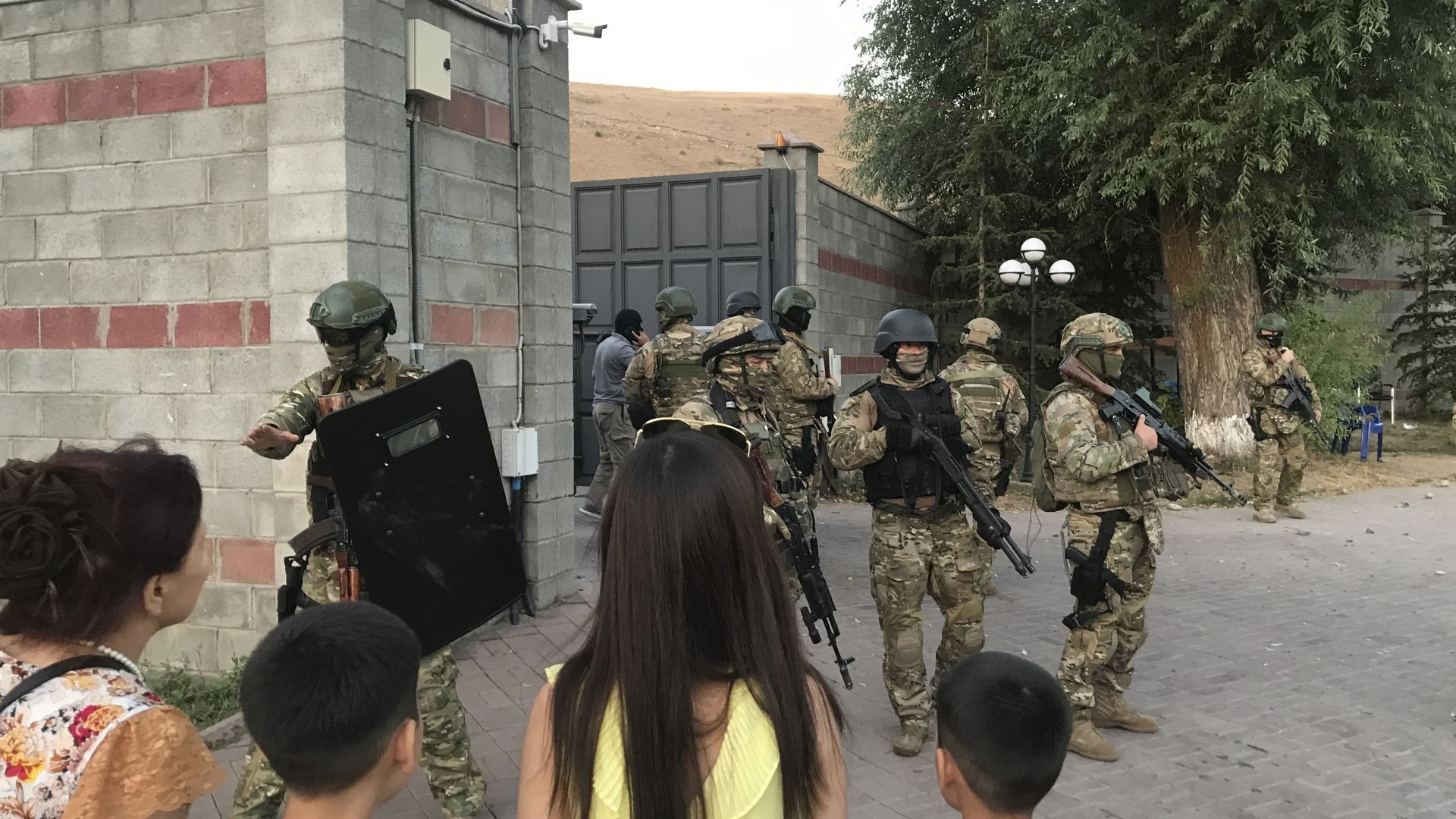 Полицията в Киргизстан успя да арестува бившия президент Алмазбек Атамбаев