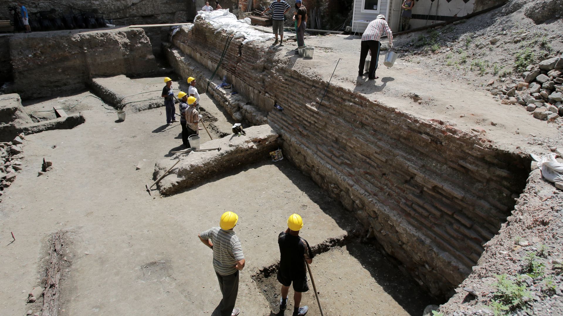 Части от северните крепостни стени на антична Сердика откриха археолози